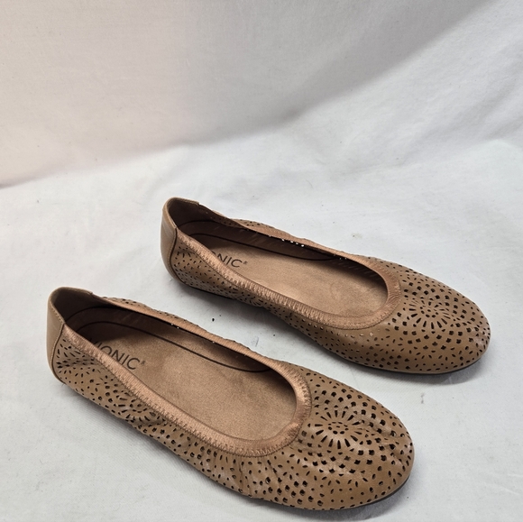 Vionic Women's Size 9 Brown Robyn Perforated Leather Ballet Flats Shoes - Picture 2 of 5